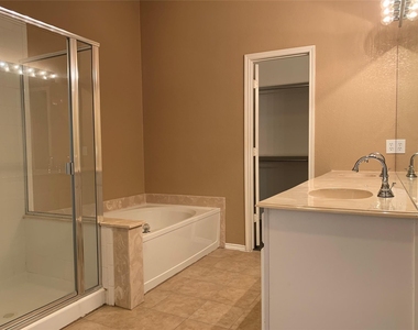 6705 Misty Hollow Drive - Photo Thumbnail 12