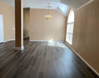 6705 Misty Hollow Drive - Photo Thumbnail 4