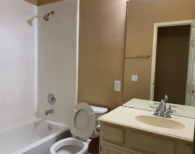 6705 Misty Hollow Drive - Photo Thumbnail 17