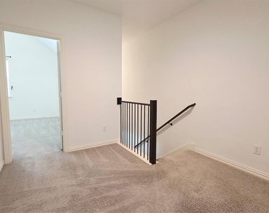 6209 Davison Way - Photo Thumbnail 8