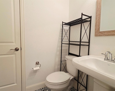 6209 Davison Way - Photo Thumbnail 7