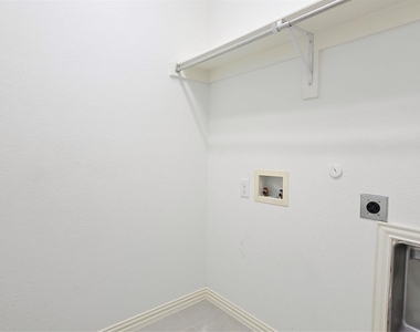 6209 Davison Way - Photo Thumbnail 18