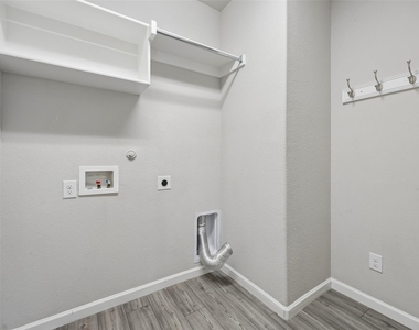 4306 Lombardy Drive - Photo Thumbnail 12