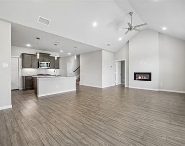 4306 Lombardy Drive - Photo Thumbnail 6