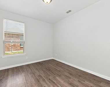 2614 Lavender Lane - Photo Thumbnail 10