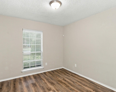7509 Atlantic Drive - Photo Thumbnail 7