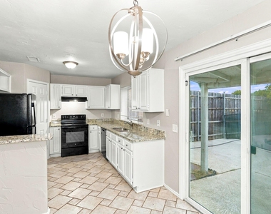 7509 Atlantic Drive - Photo Thumbnail 5