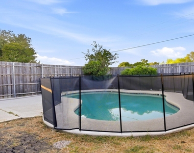 7509 Atlantic Drive - Photo Thumbnail 14