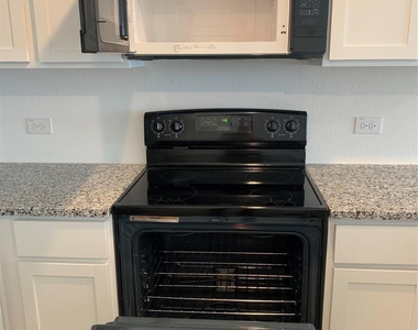 6226 Sanderling Street - Photo Thumbnail 7