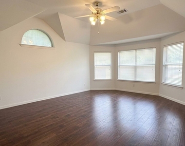 1911 Bridgewater Drive - Photo Thumbnail 9