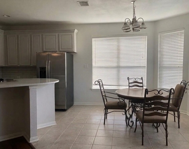 1911 Bridgewater Drive - Photo Thumbnail 7