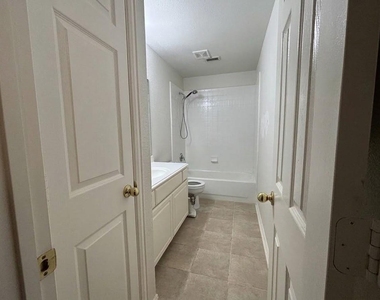 1911 Bridgewater Drive - Photo Thumbnail 20