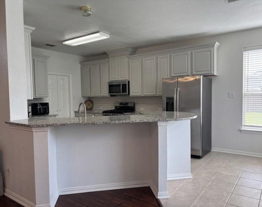 1911 Bridgewater Drive - Photo Thumbnail 5