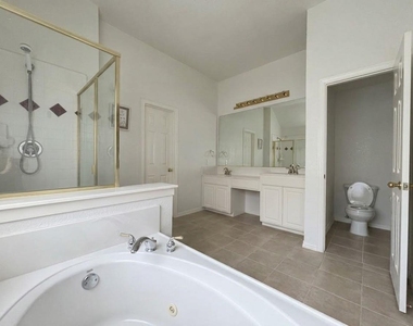 1911 Bridgewater Drive - Photo Thumbnail 16