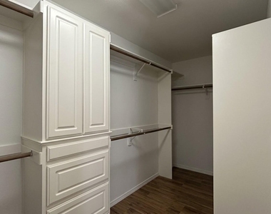 1911 Bridgewater Drive - Photo Thumbnail 18