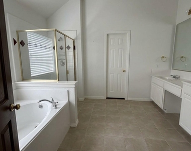 1911 Bridgewater Drive - Photo Thumbnail 17