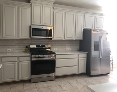 1911 Bridgewater Drive - Photo Thumbnail 6