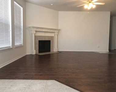 1911 Bridgewater Drive - Photo Thumbnail 8