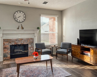 1424 Sunswept Terrace - Photo Thumbnail 4