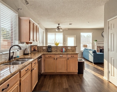 1424 Sunswept Terrace - Photo Thumbnail 8