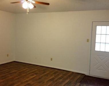 205 Rolling Hills Lane - Photo Thumbnail 4