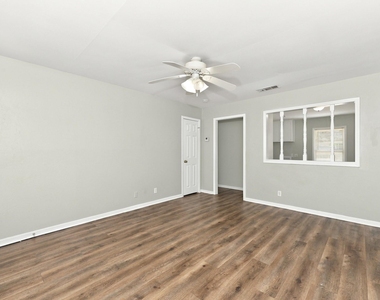 549 Lorna Street - Photo Thumbnail 3