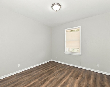 549 Lorna Street - Photo Thumbnail 10