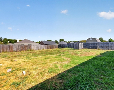 406 Oxford Loop - Photo Thumbnail 14