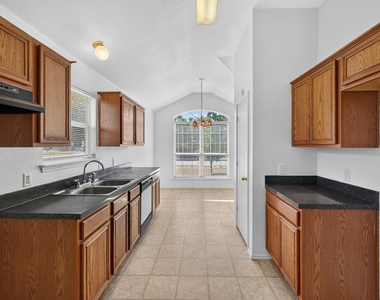 406 Oxford Loop - Photo Thumbnail 5