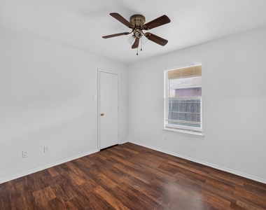 406 Oxford Loop - Photo Thumbnail 11
