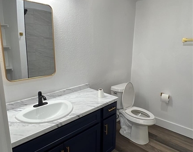 2102 E Overton Road - Photo Thumbnail 4