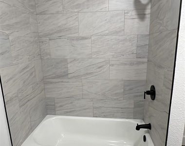 2102 E Overton Road - Photo Thumbnail 3