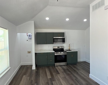 2102 E Overton Road - Photo Thumbnail 1