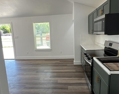 2102 E Overton Road - Photo Thumbnail 2