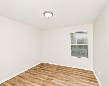 144 Creek Cove Drive - Photo Thumbnail 9