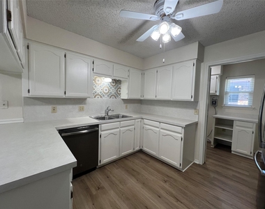 7808 Mallard Lane - Photo Thumbnail 9