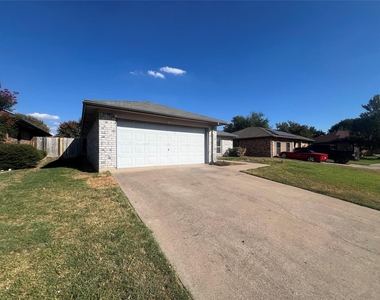 7808 Mallard Lane - Photo Thumbnail 3