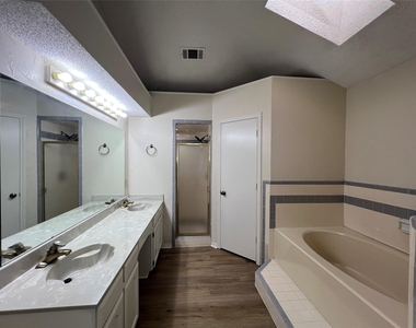 7808 Mallard Lane - Photo Thumbnail 17