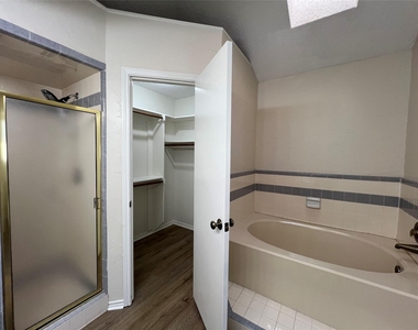 7808 Mallard Lane - Photo Thumbnail 18