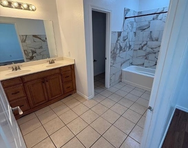 320 Woodgrove Drive - Photo Thumbnail 6