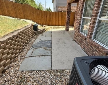 320 Woodgrove Drive - Photo Thumbnail 11