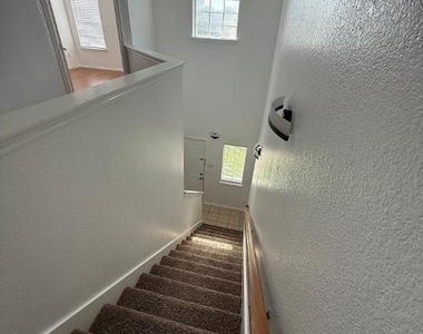 320 Woodgrove Drive - Photo Thumbnail 5