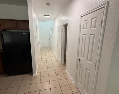 320 Woodgrove Drive - Photo Thumbnail 2