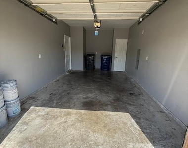 320 Woodgrove Drive - Photo Thumbnail 12