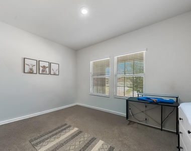 884 Jett Drive - Photo Thumbnail 4