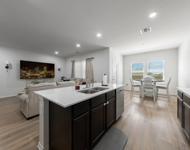 884 Jett Drive - Photo Thumbnail 15