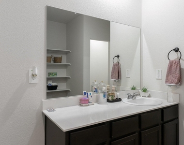 884 Jett Drive - Photo Thumbnail 20