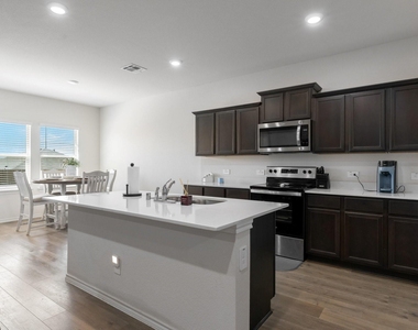 884 Jett Drive - Photo Thumbnail 11
