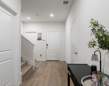 884 Jett Drive - Photo Thumbnail 3