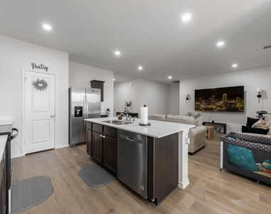 884 Jett Drive - Photo Thumbnail 14